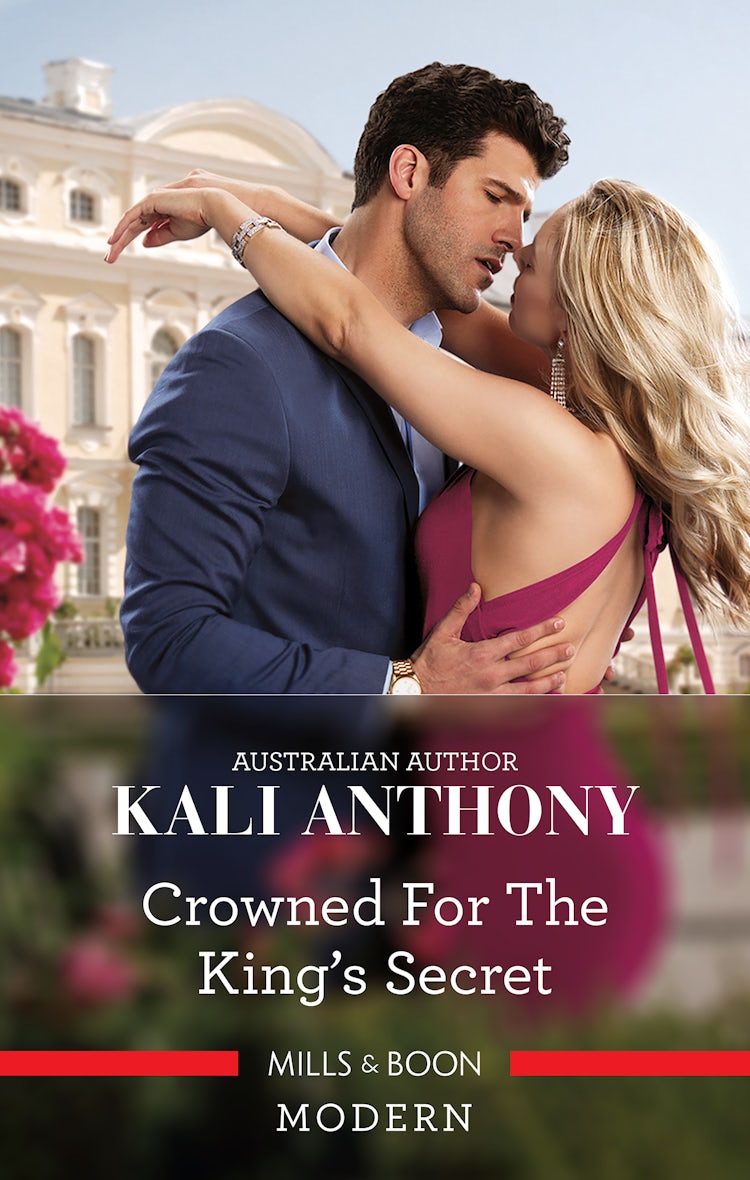 Cover image for Crowned for the King's Secret [Large Print], isbn: 9781038915122